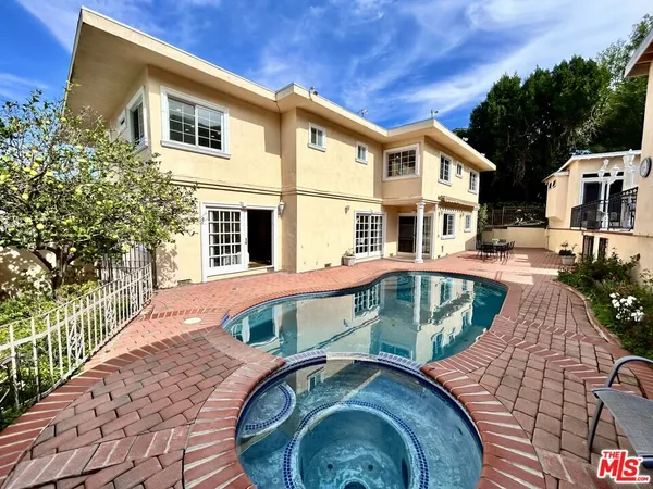 $2,949,000 | 11502 Dona Teresa Drive, Studio City, CA 91604