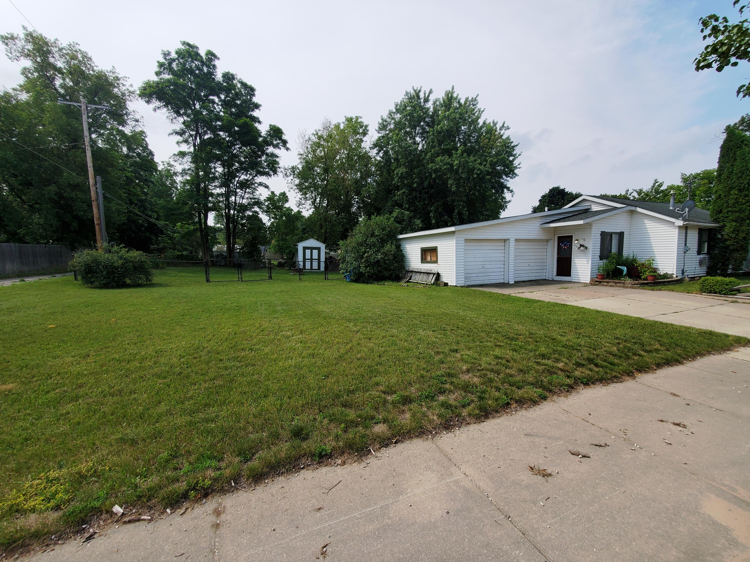 948 Ernst Street Cadillac, MI 49601 - Photo 3 of 22 20210716_112029