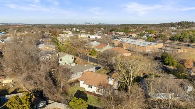 a picture of a wall with a white wall