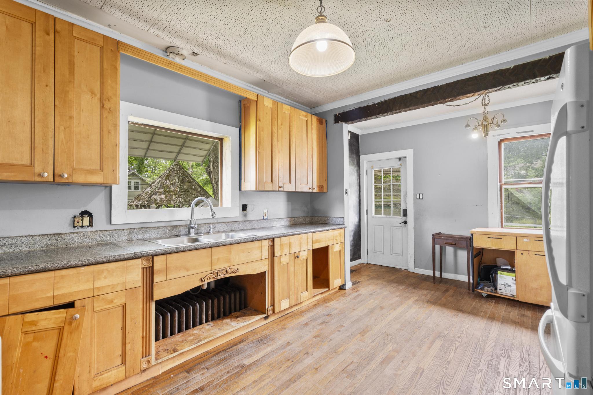 663 White Plains Road Trumbull, CT 06611 - Photo 12 of 32