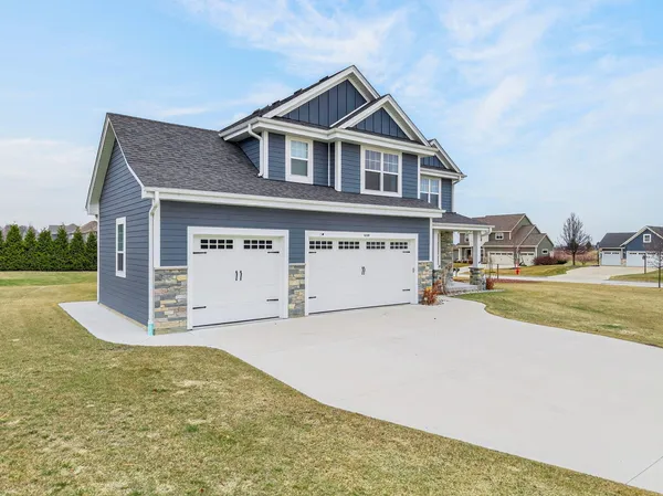 $1,099,000 | 3128 West Hidden Oaks Drive, Franklin, WI 53132
