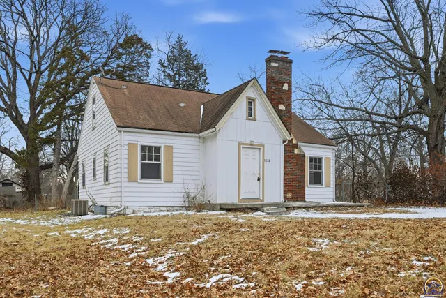 $99,500 | 2638 Southeast Virginia Avenue, Topeka, KS 66605