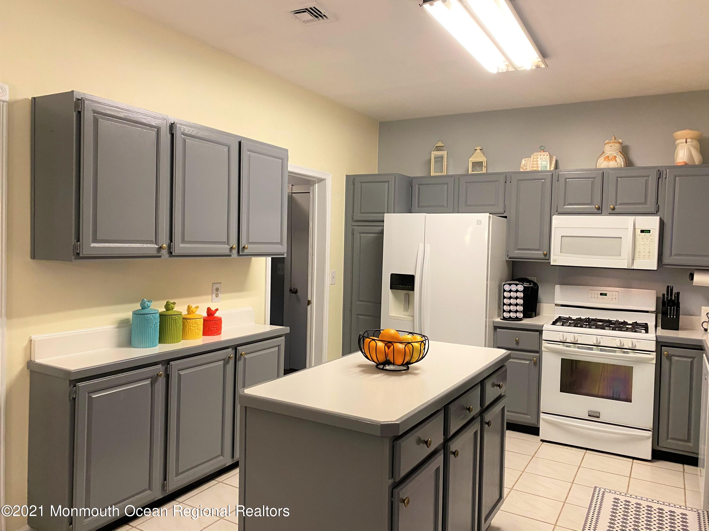 8 Rue Monet Jackson, NJ 08527 - Photo 11 of 39 Kitchen
