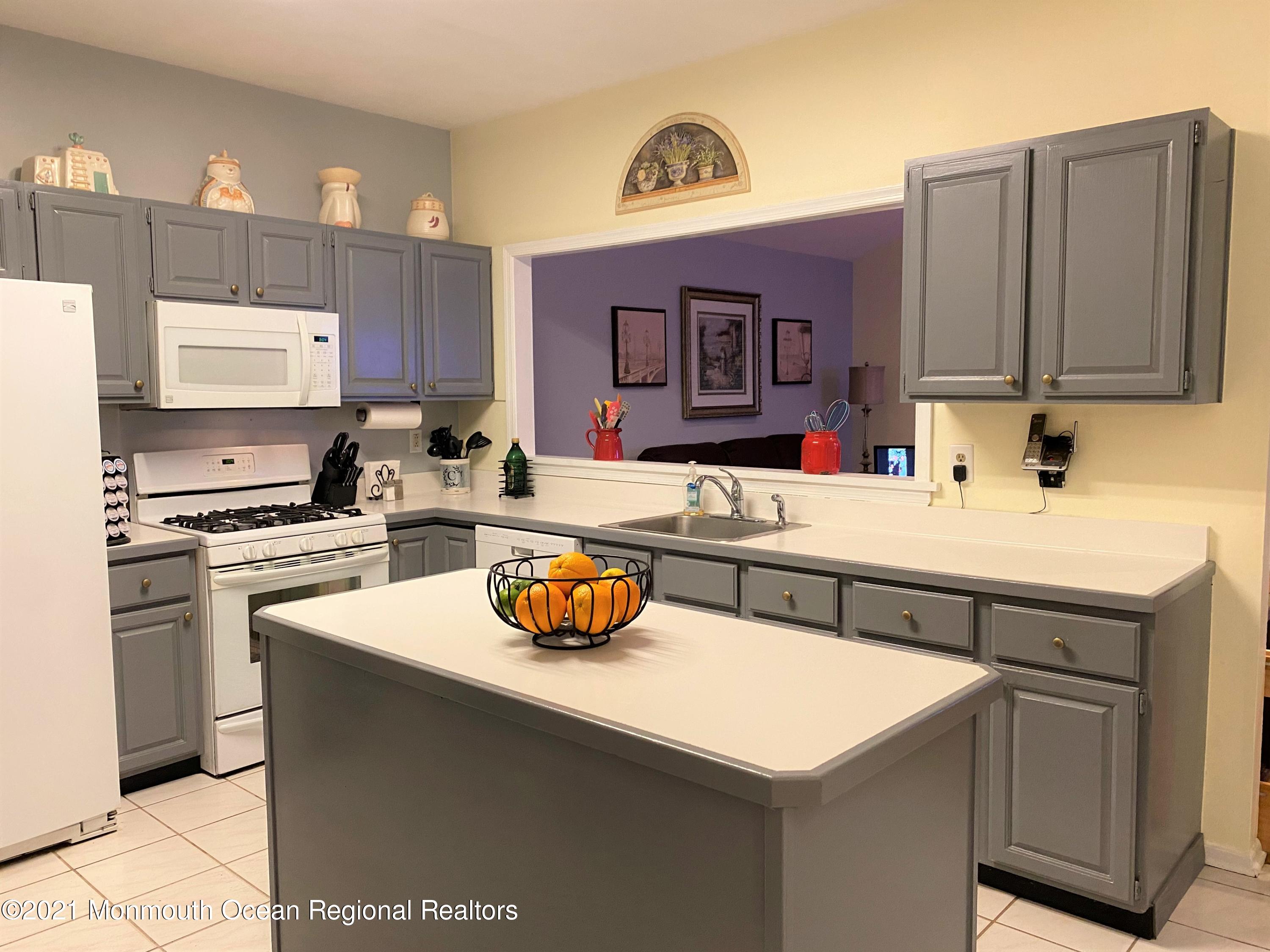 8 Rue Monet Jackson, NJ 08527 - Photo 12 of 39 Kitchen
