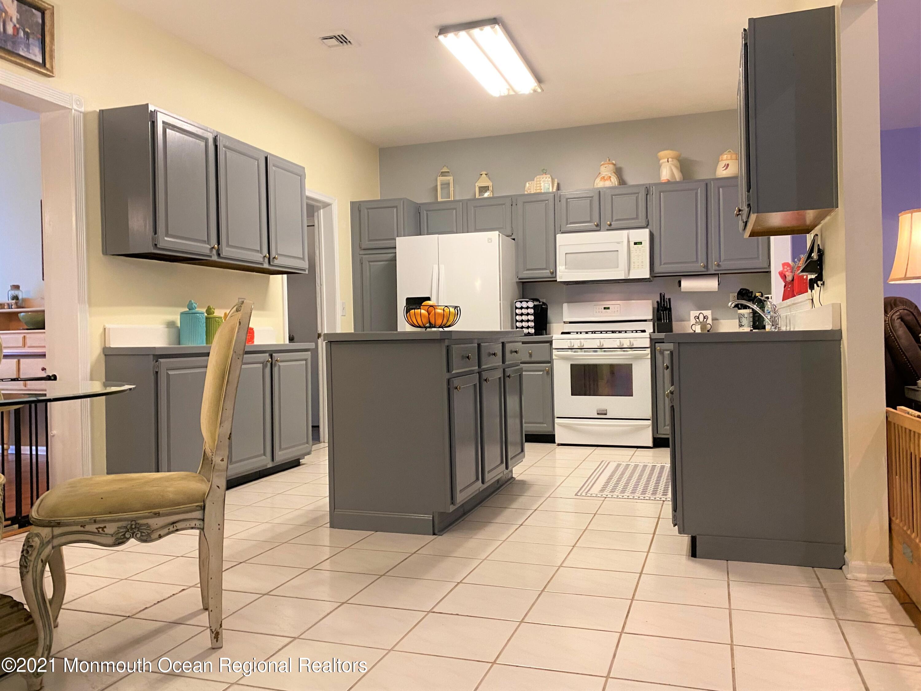 8 Rue Monet Jackson, NJ 08527 - Photo 14 of 39 Kitchen