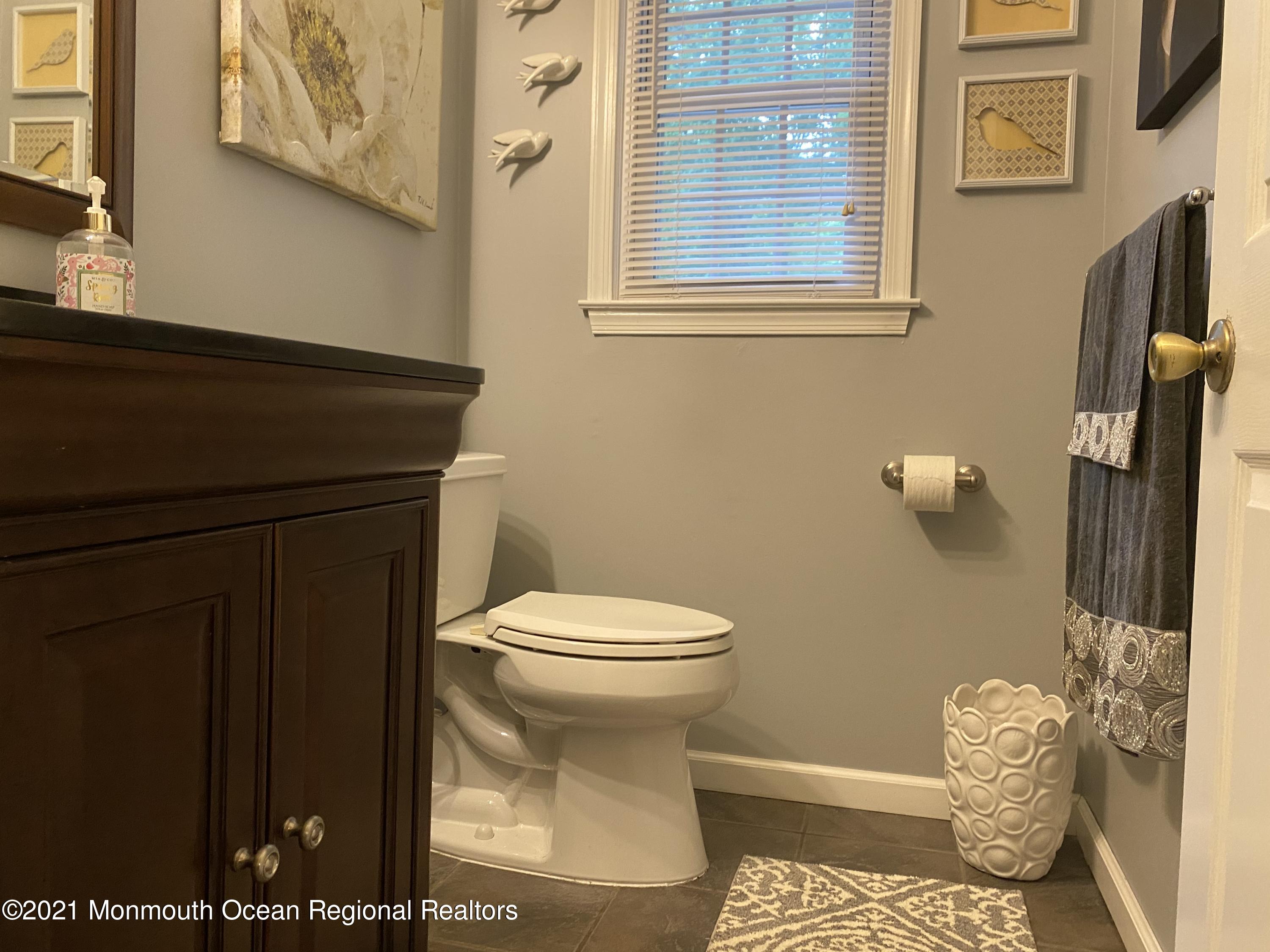 8 Rue Monet Jackson, NJ 08527 - Photo 15 of 39 Bathroom