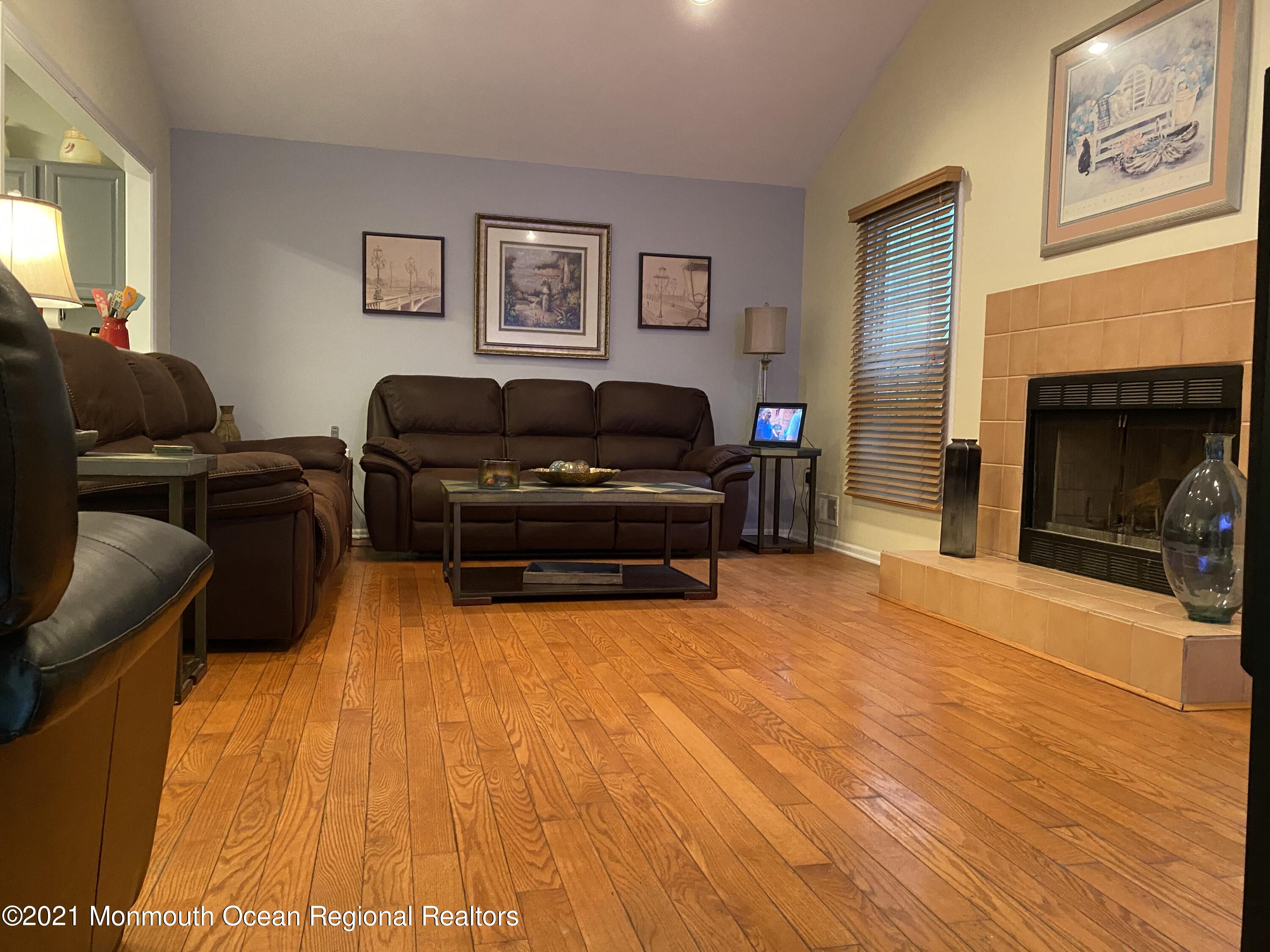 8 Rue Monet Jackson, NJ 08527 - Photo 17 of 39 Family Room