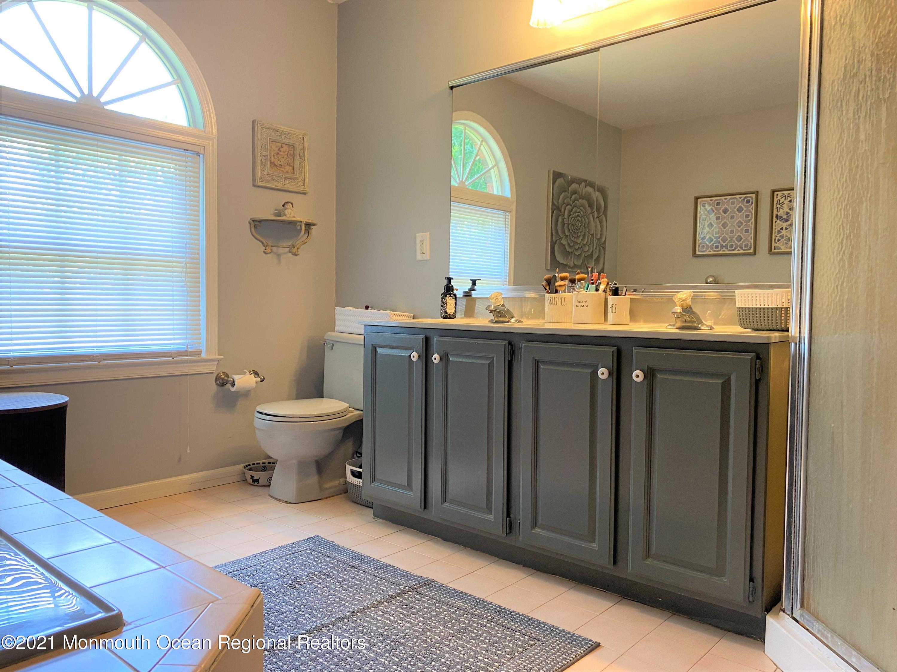 8 Rue Monet Jackson, NJ 08527 - Photo 25 of 39 Master Bathroom