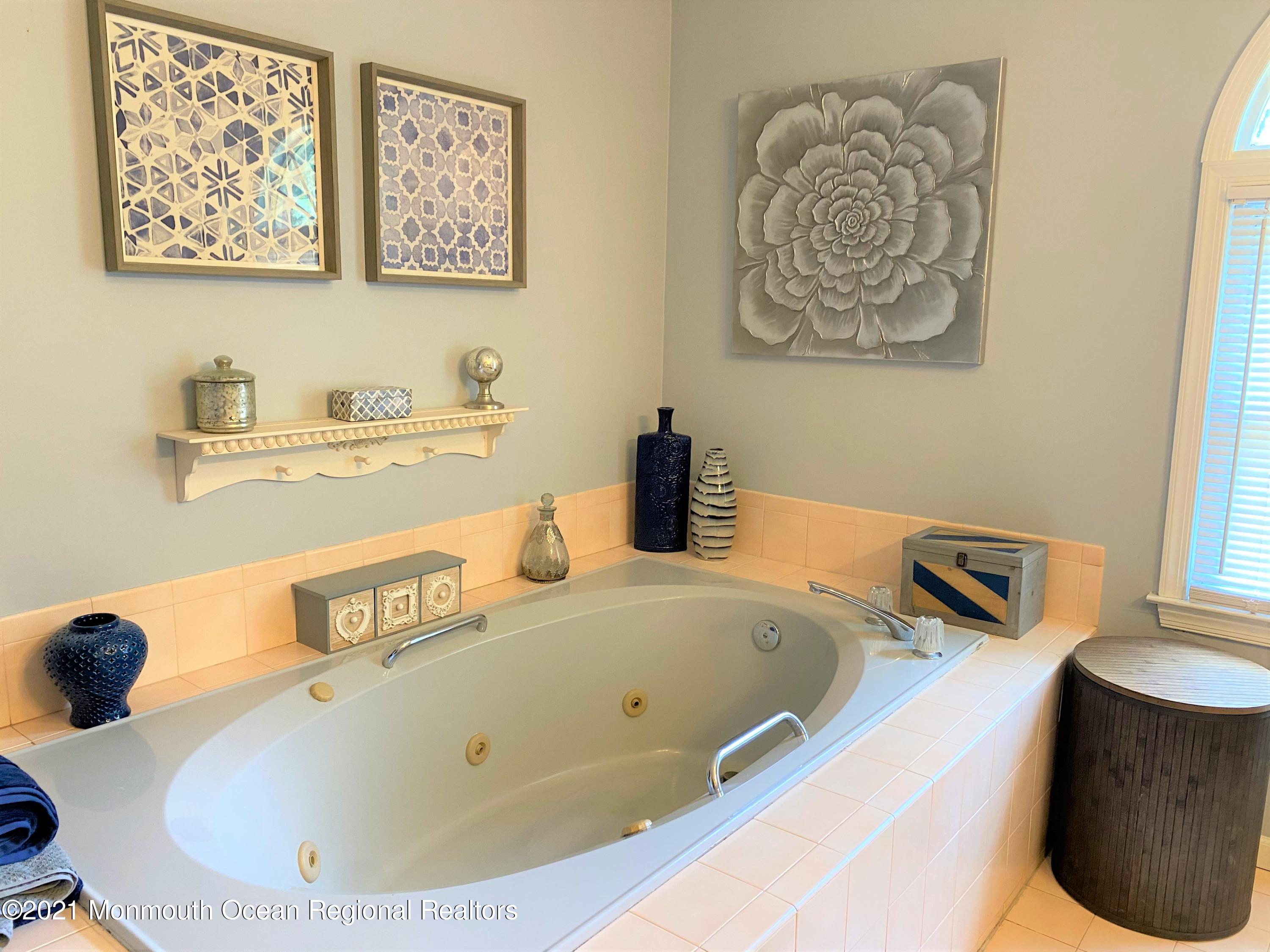 8 Rue Monet Jackson, NJ 08527 - Photo 26 of 39 Master Bathroom