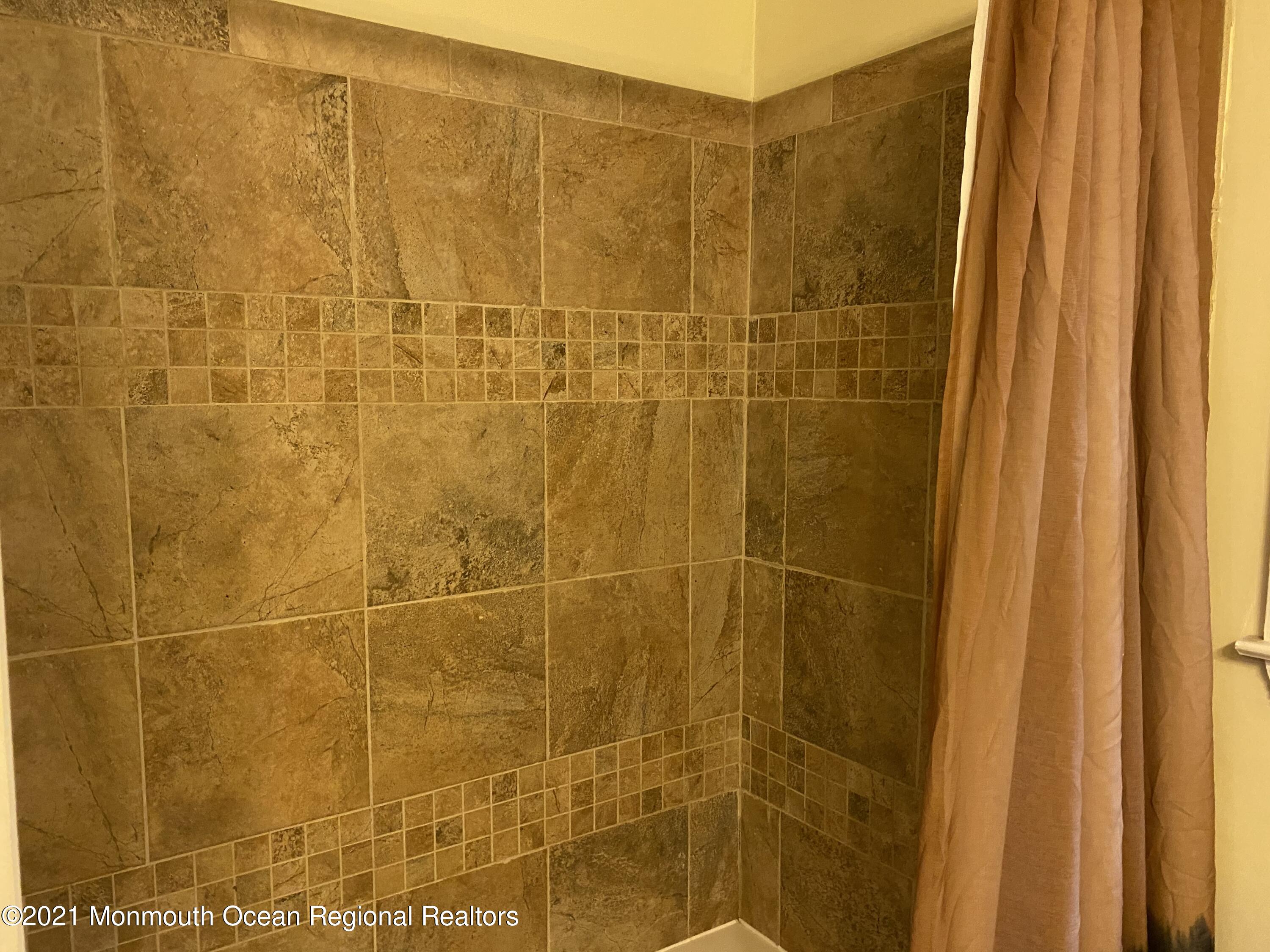 8 Rue Monet Jackson, NJ 08527 - Photo 31 of 39 Bathroom