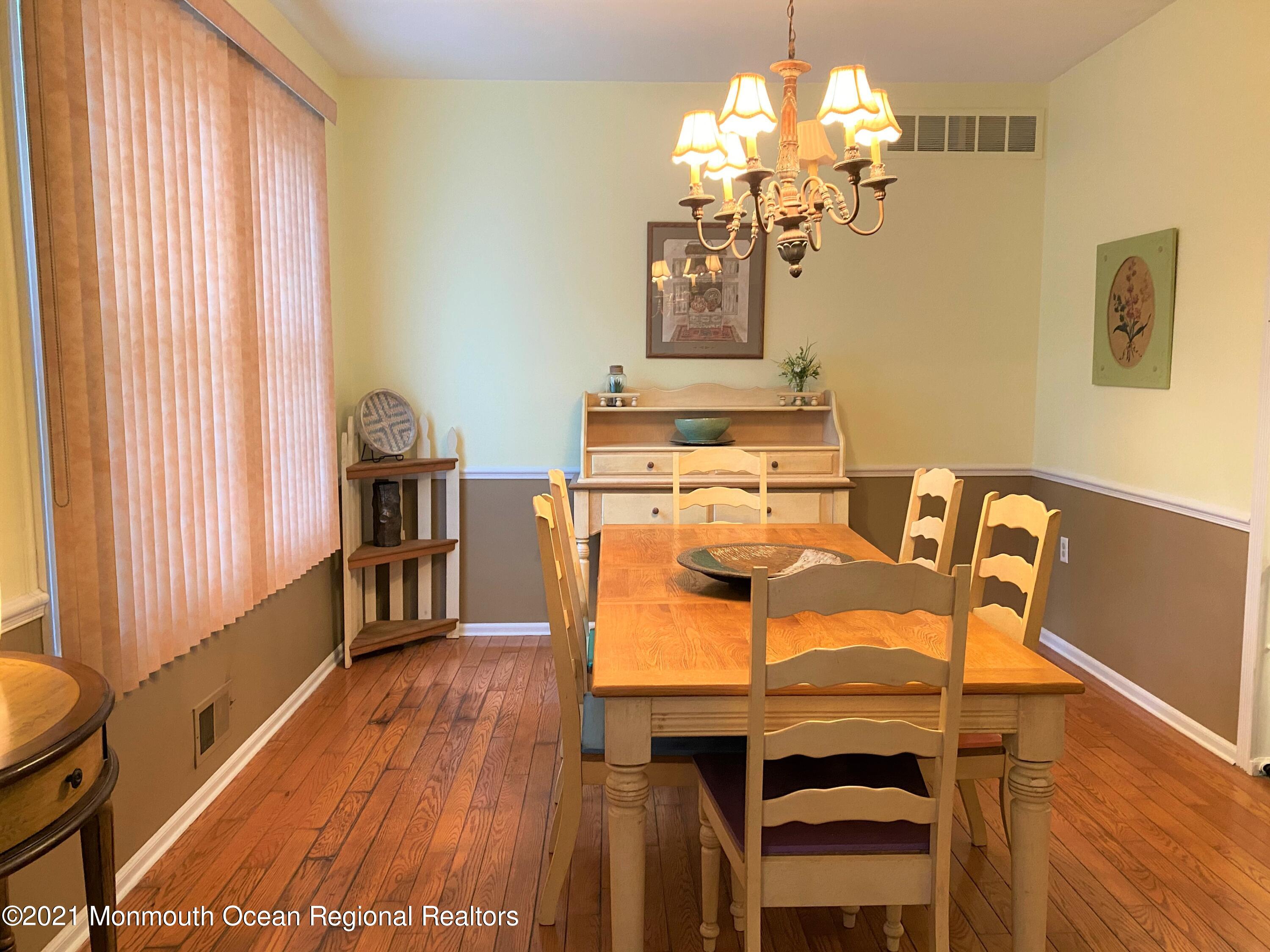 8 Rue Monet Jackson, NJ 08527 - Photo 9 of 39 Dining Room