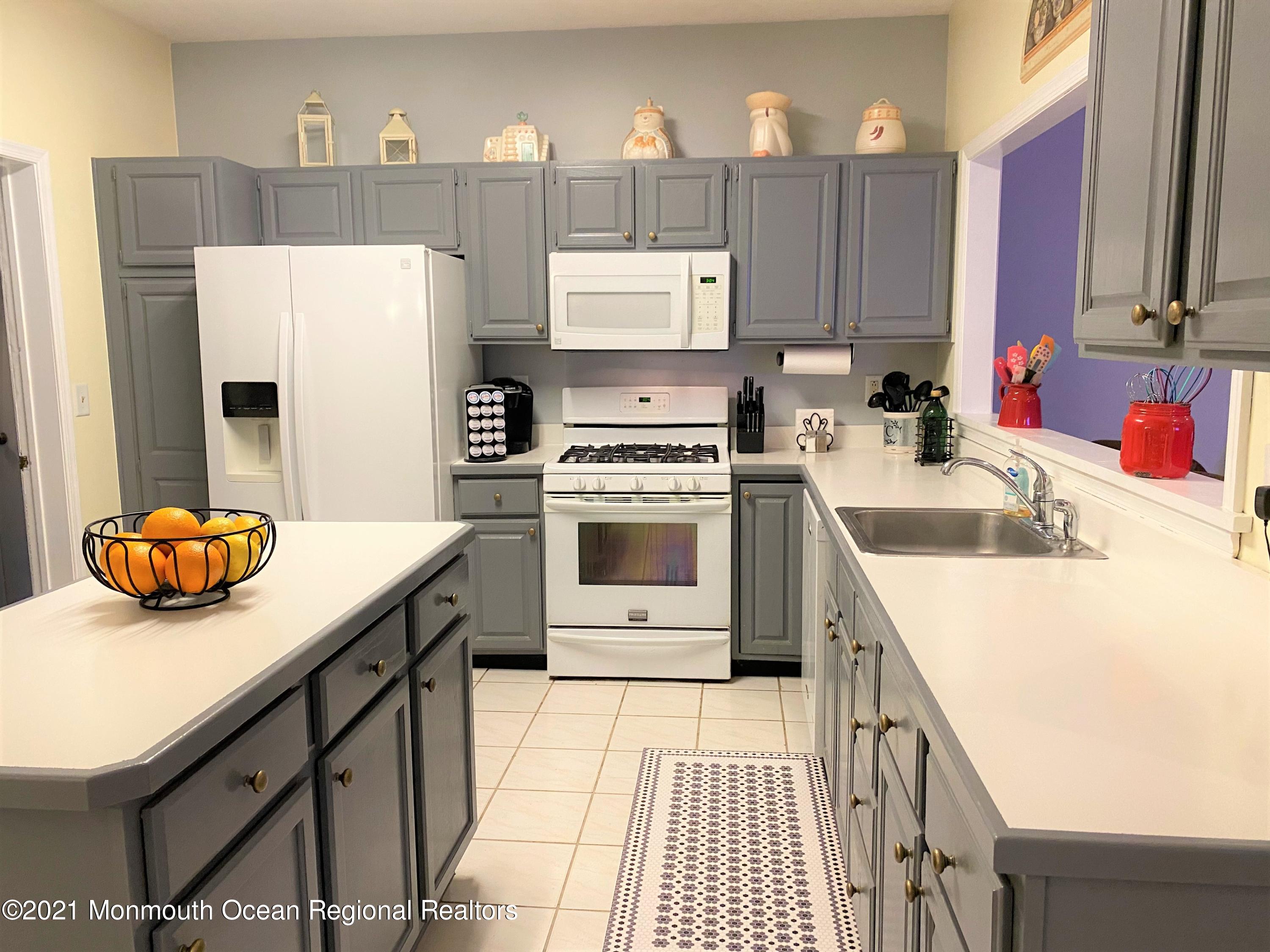 8 Rue Monet Jackson, NJ 08527 - Photo 10 of 39 Kitchen