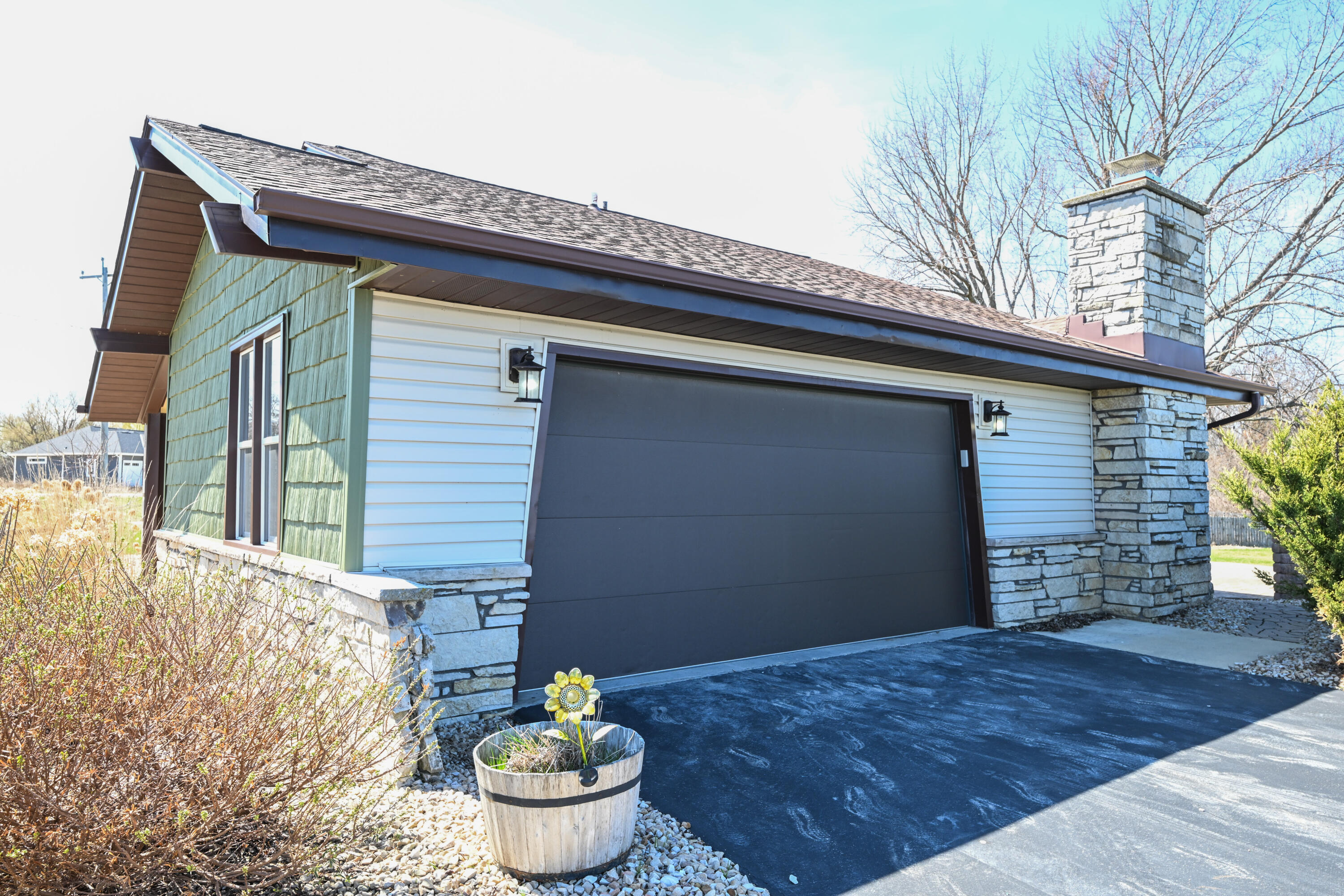 11606 West Ryan Road Franklin, WI 53132 - Photo 31 of 44 attached garage