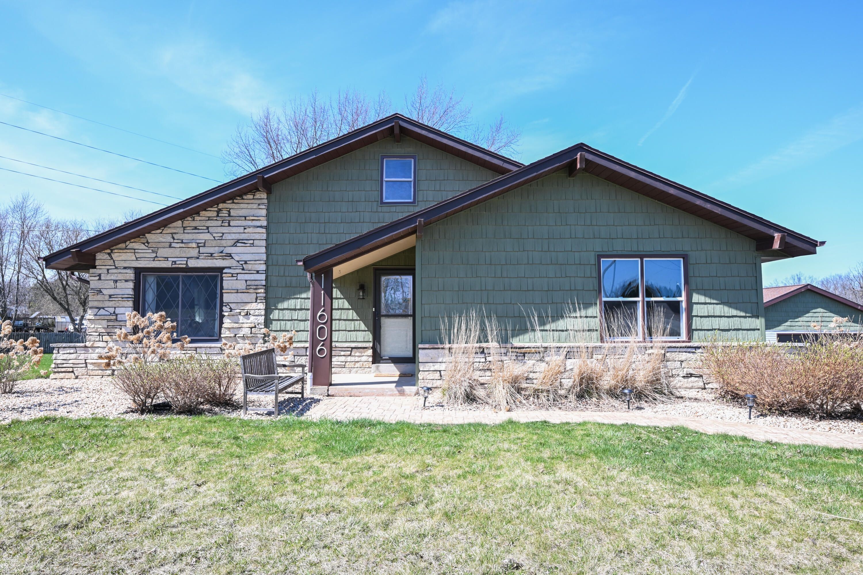 11606 West Ryan Road Franklin, WI 53132 - Photo 39 of 44 front elevation