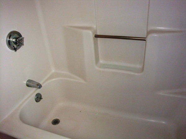 325 Torrey Road Southbridge, MA 01550 - Photo 9 of 25 a bathroom with a tub