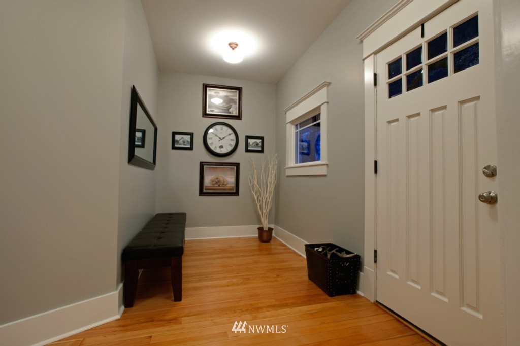 128 North 49th Street Seattle, WA 98103 - Photo 2 of 12 Gallery Image 2