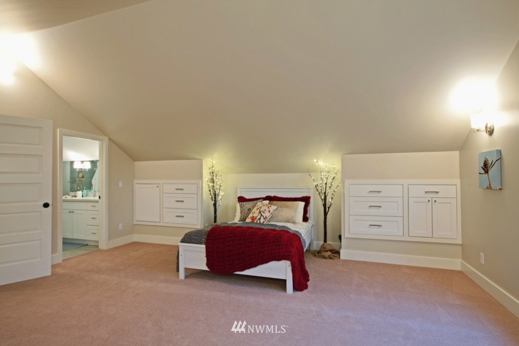128 North 49th Street Seattle, WA 98103 - Photo 9 of 12 Gallery Image 9