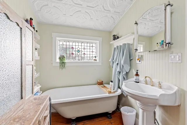 a car parked in front of a house