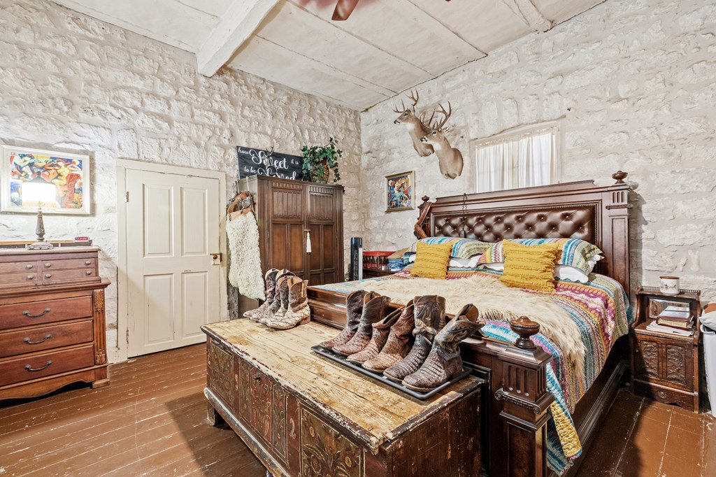 1447 Royal Oaks Loop Fredericksburg, TX 78624 - Photo 16 of 98