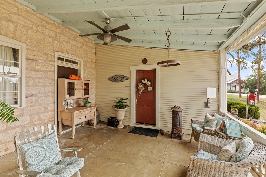 1447 Royal Oaks Loop Fredericksburg, TX 78624 - Photo 5 of 98