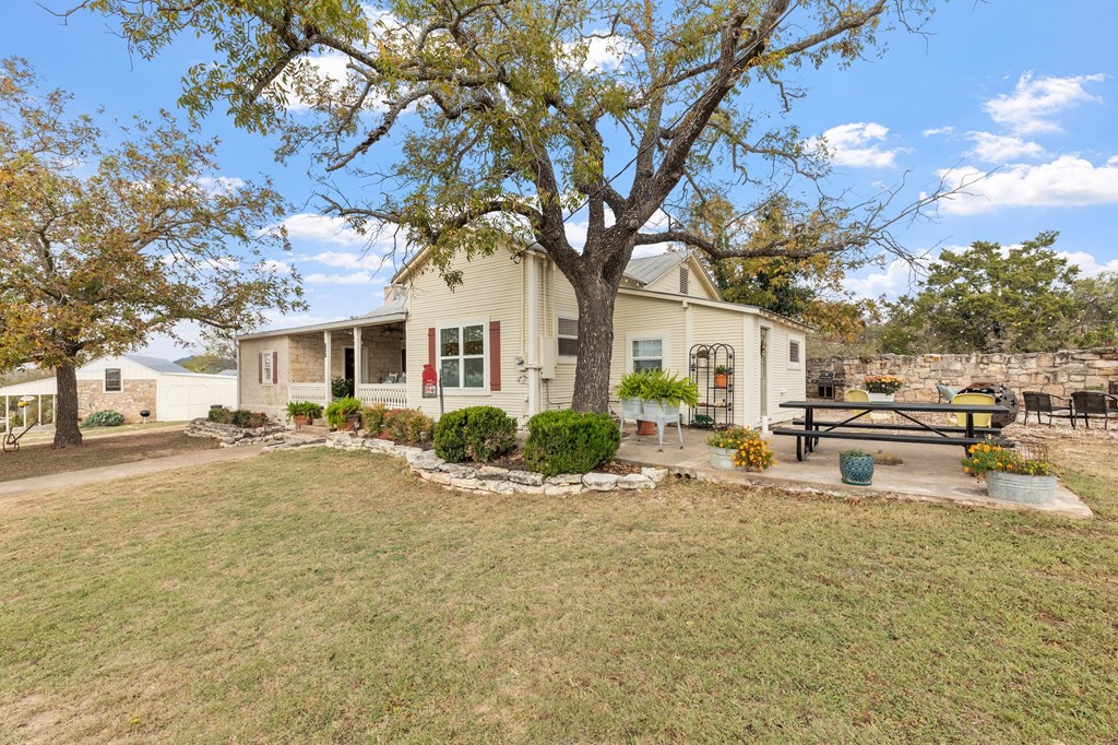 1447 Royal Oaks Loop Fredericksburg, TX 78624 - Photo 6 of 98