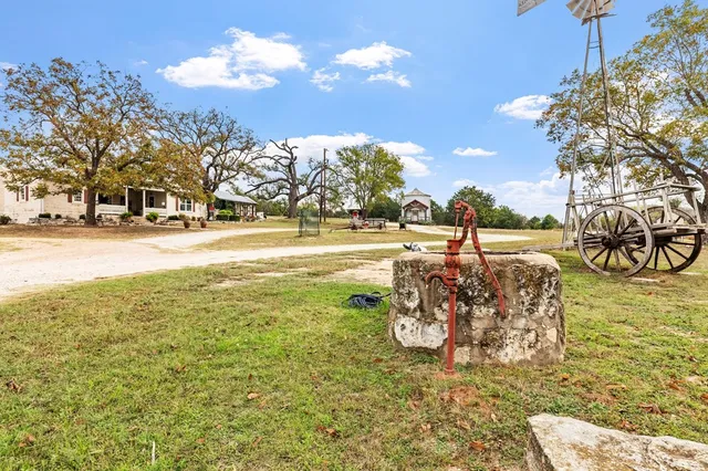 $1,420,000 | 1447 Royal Oaks Loop, Fredericksburg, TX 78624