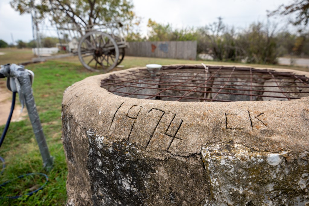 1447 Royal Oaks Loop Fredericksburg, TX 78624 - Photo 93 of 98