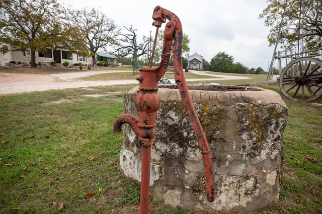 $1,420,000 | 1447 Royal Oaks Loop, Fredericksburg, TX 78624