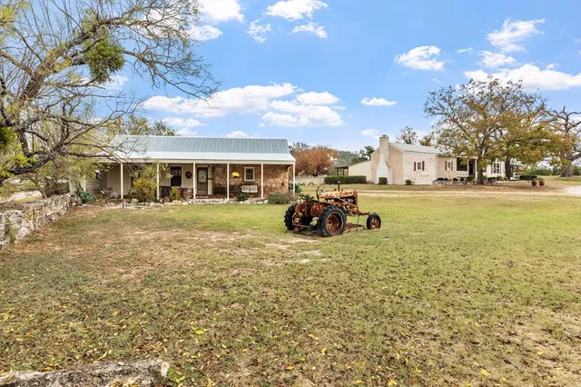 $1,420,000 | 1447 Royal Oaks Loop, Fredericksburg, TX 78624
