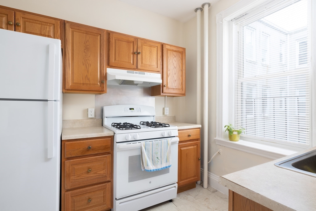 87 Gordon Street Boston, MA 02135 - Photo 4 of 12