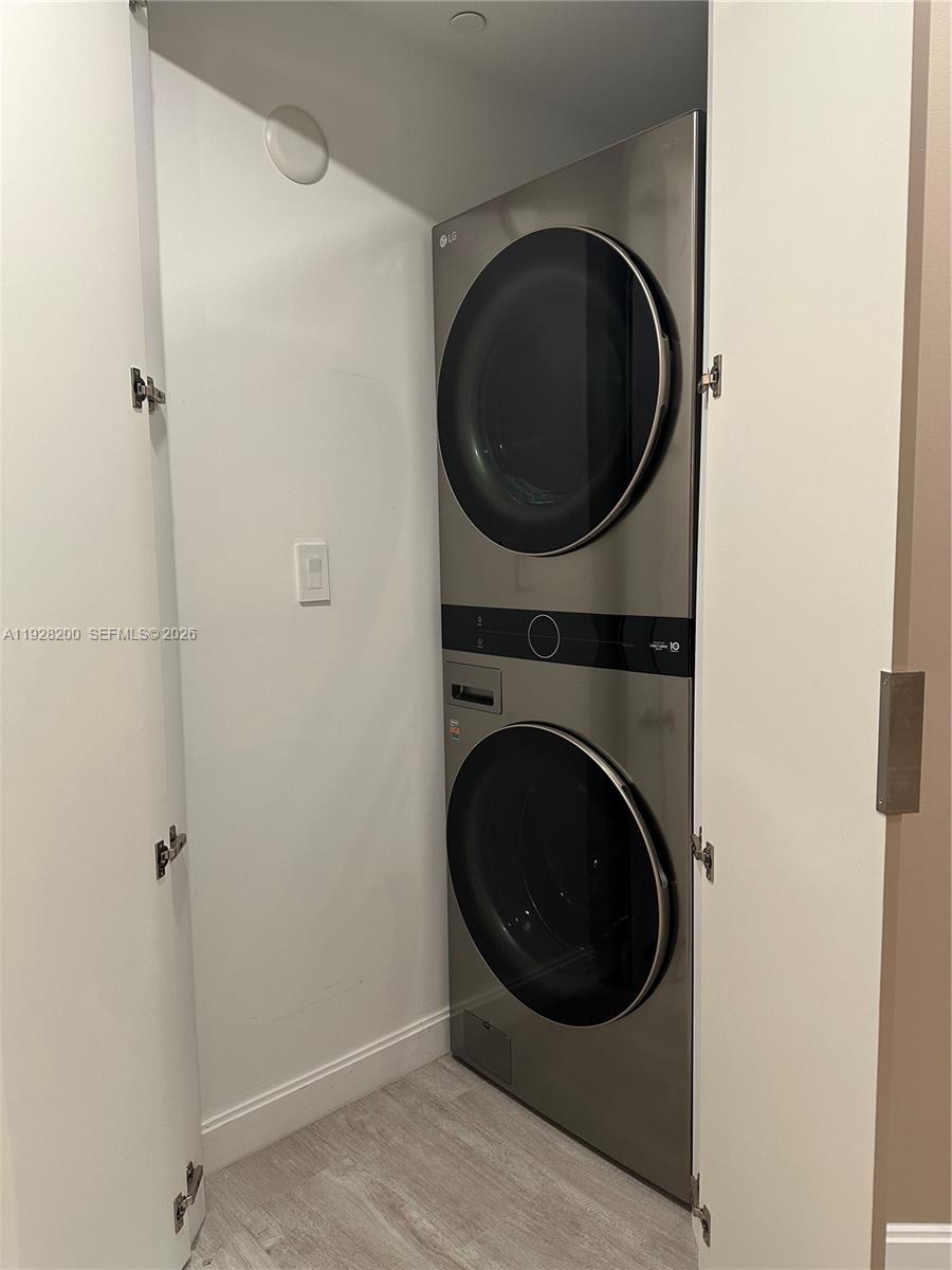 45 Southwest 9th Street, Unit 2303 Miami, FL 33130 - Photo 16 of 33 a utility room with dryer and washer