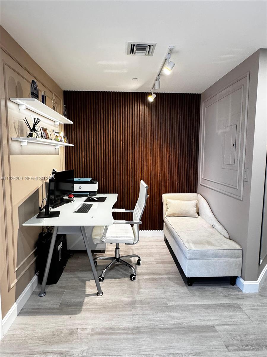 45 Southwest 9th Street, Unit 2303 Miami, FL 33130 - Photo 5 of 33 a living room with furniture and a table