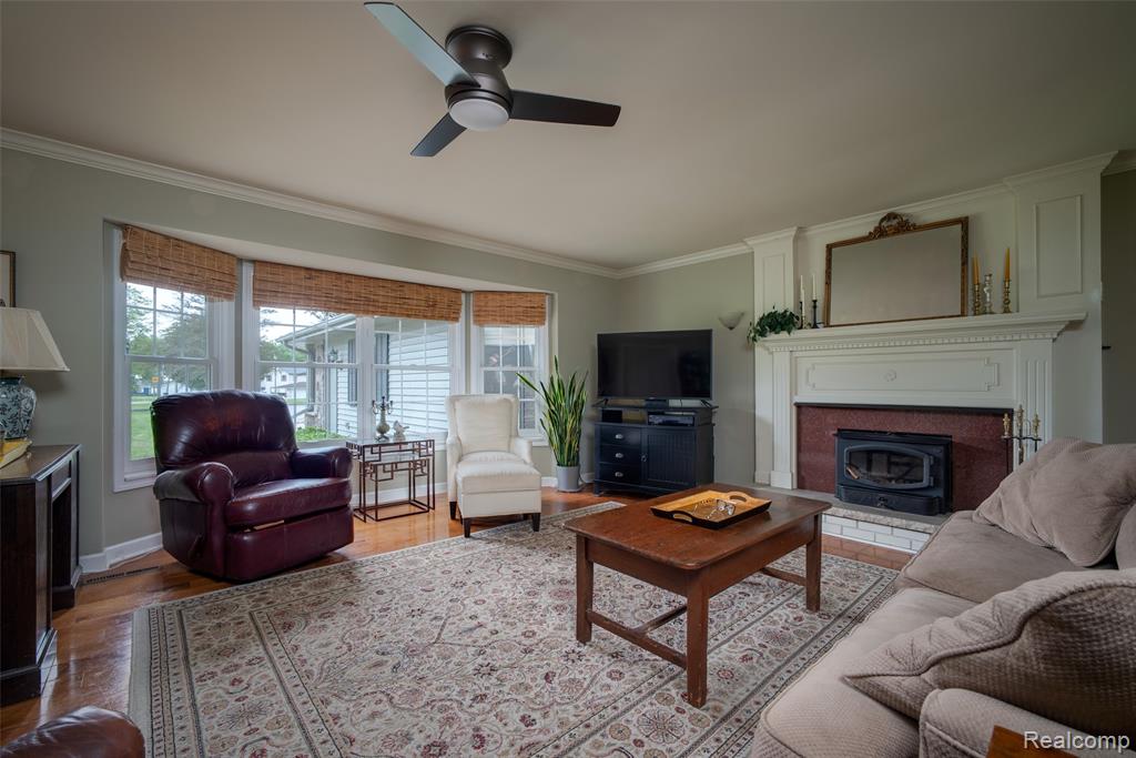 9404 North River Road Algonac, MI 48001 - Photo 8 of 37