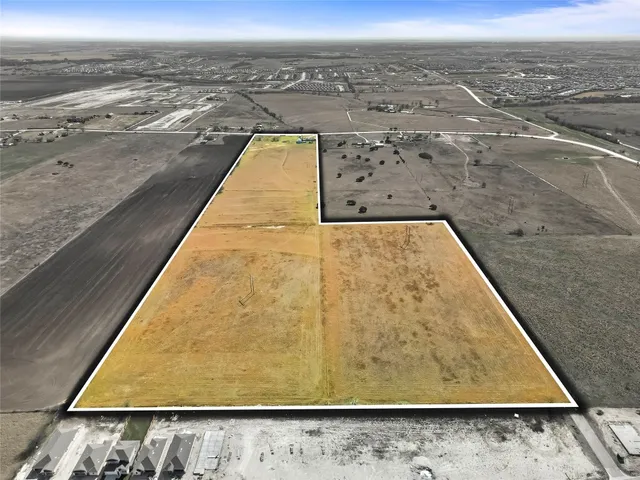 a view of a tennis court