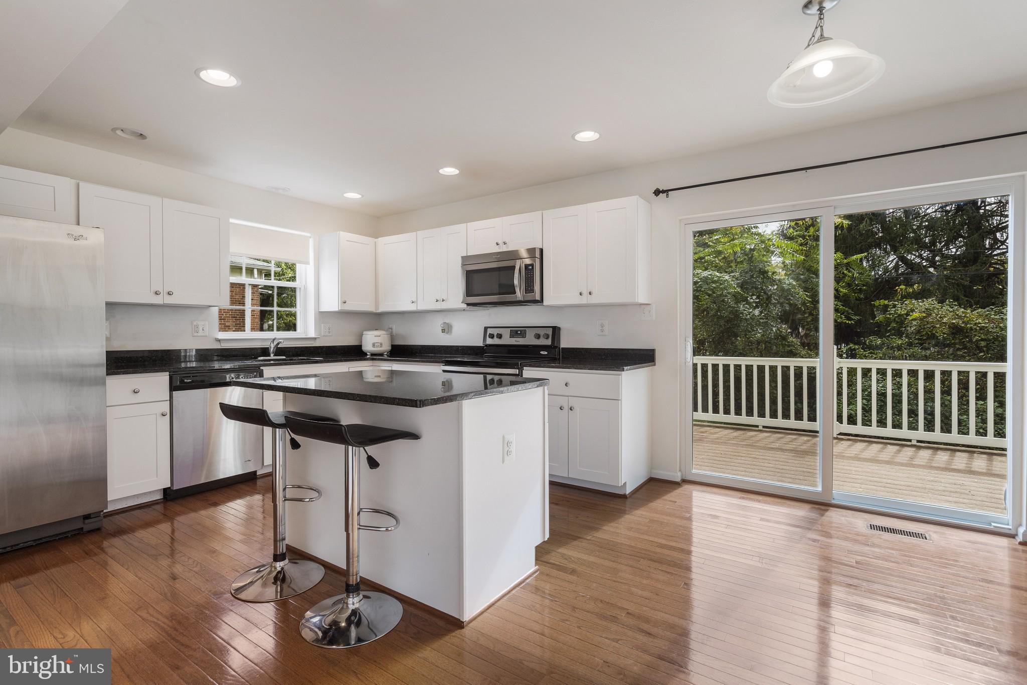 215 9th Avenue Baltimore, MD 21225 - Photo 11 of 34