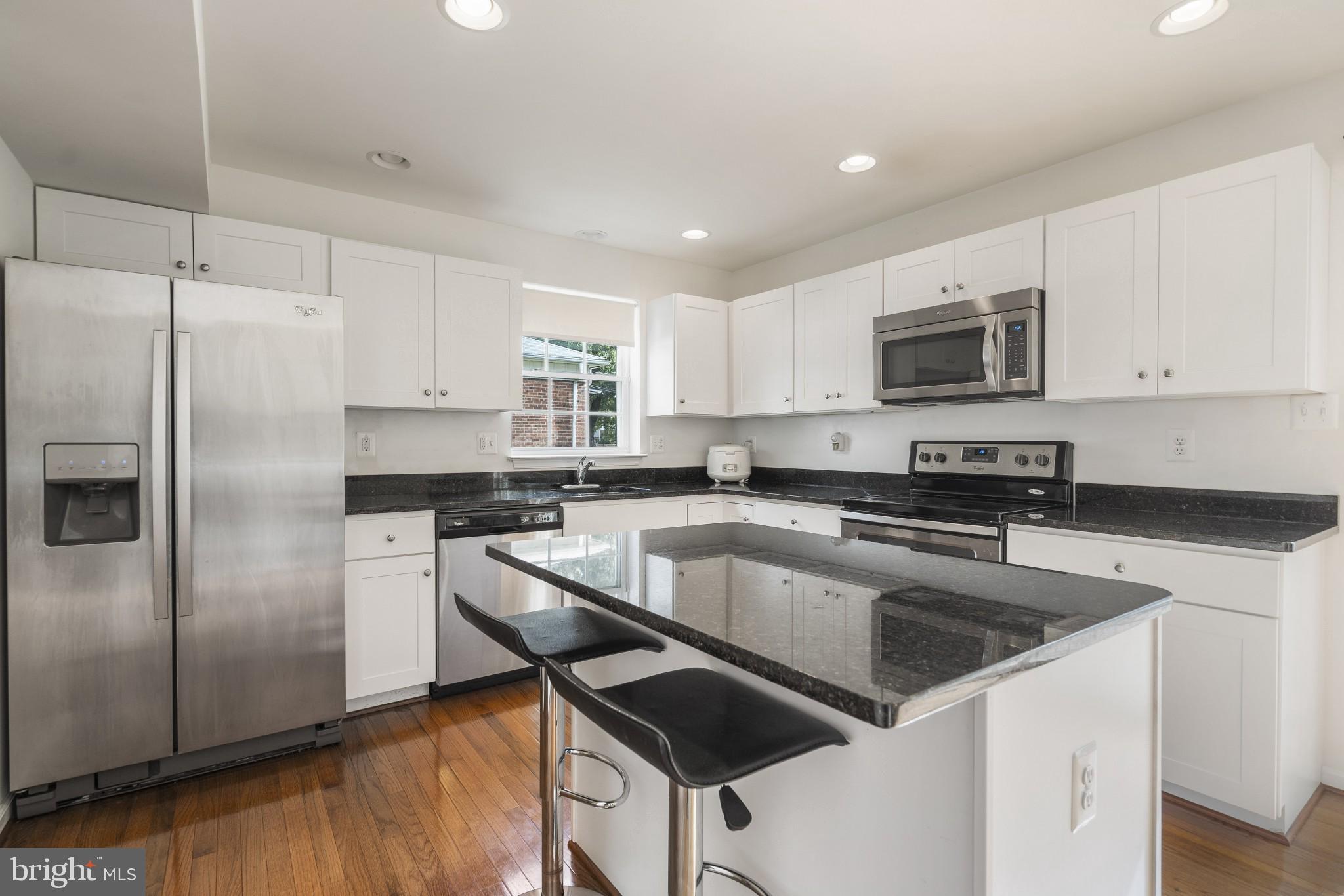 215 9th Avenue Baltimore, MD 21225 - Photo 13 of 34