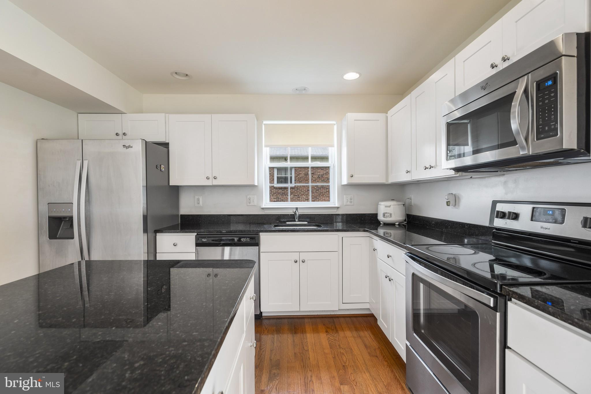 215 9th Avenue Baltimore, MD 21225 - Photo 14 of 34