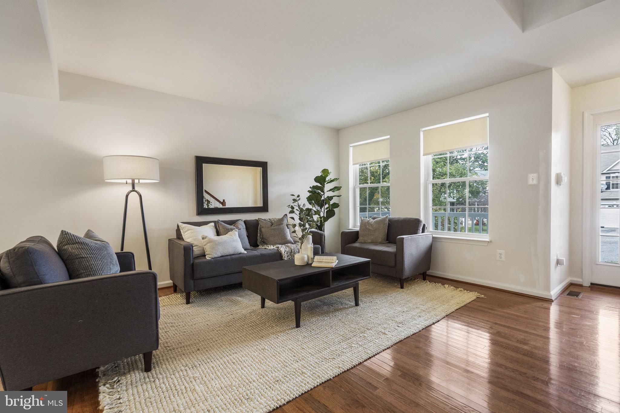 215 9th Avenue Baltimore, MD 21225 - Photo 5 of 34 main level living