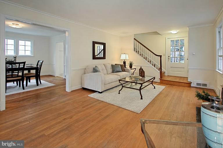 4477 Q Street Northwest Washington, DC 20007 - Photo 3 of 29 Living Room