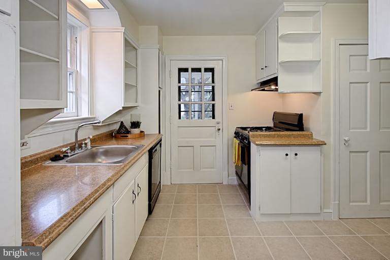 4477 Q Street Northwest Washington, DC 20007 - Photo 5 of 29 Kitchen