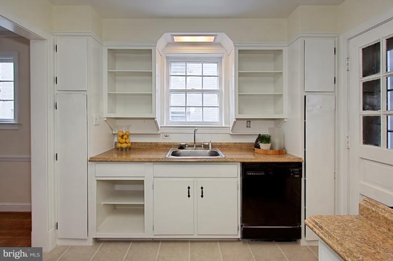 4477 Q Street Northwest Washington, DC 20007 - Photo 6 of 29 Kitchen