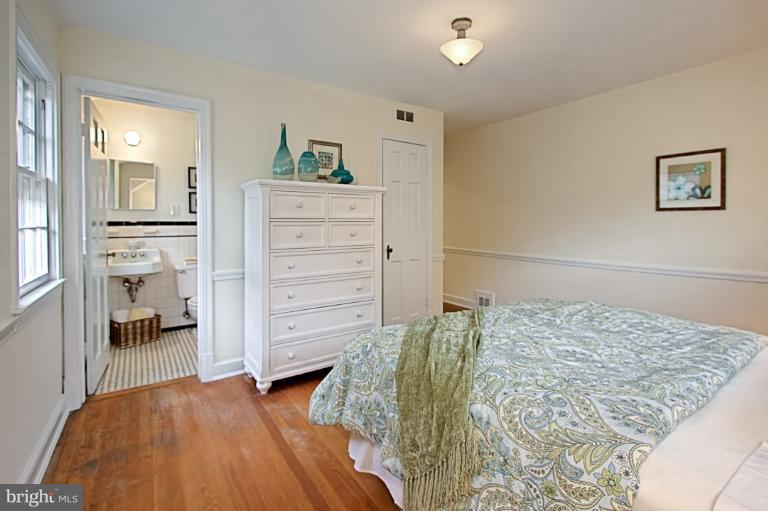 4477 Q Street Northwest Washington, DC 20007 - Photo 8 of 29 Bedroom (Master)
