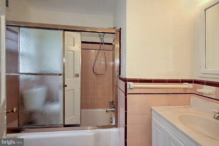 4477 Q Street Northwest Washington, DC 20007 - Photo 10 of 29 Bath