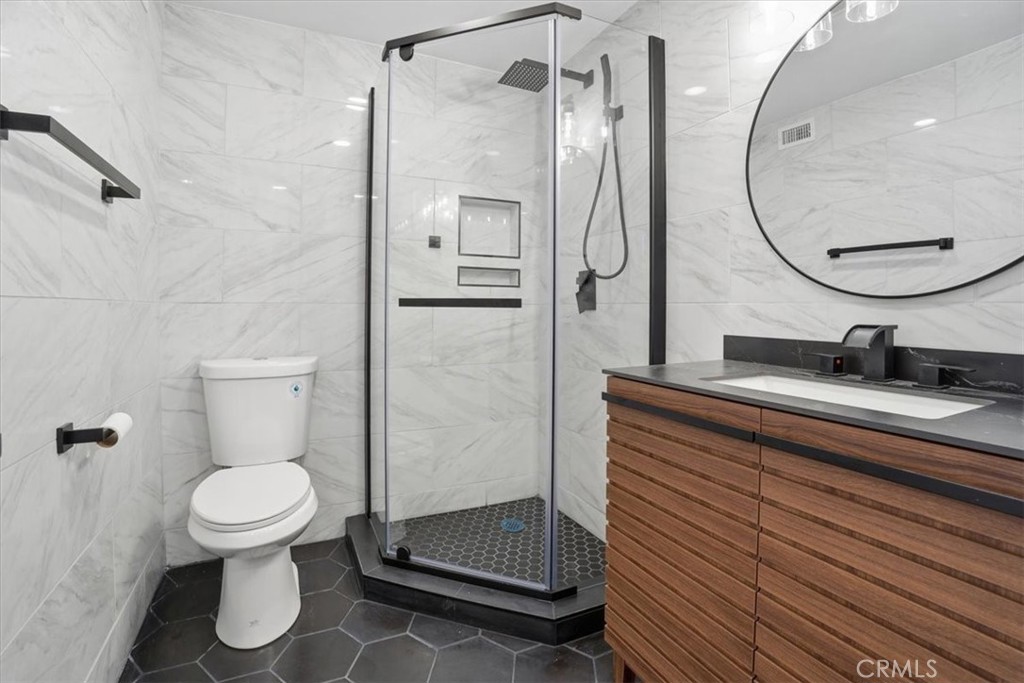 1410 Pleasant View Drive Redlands, CA 92374 - Photo 16 of 44 1st Floor Guest Bathroom