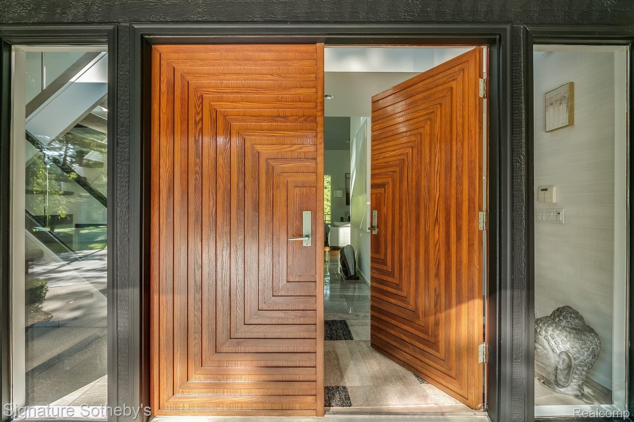 4737 Stoneleigh Road Bloomfield Hills, MI 48302 - Photo 6 of 46 IMG_0366.jpg
