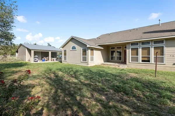 $2,800 | 537 North Park Street, Harper, TX 78631