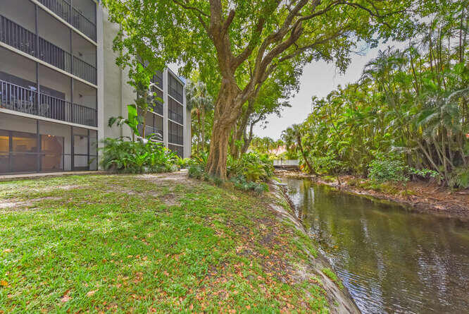 1605 Highway 1, Unit E103 Jupiter, FL 33477 - Photo 27 of 40 1605 US1 Apt E103 Jupiter FL-small-005-0