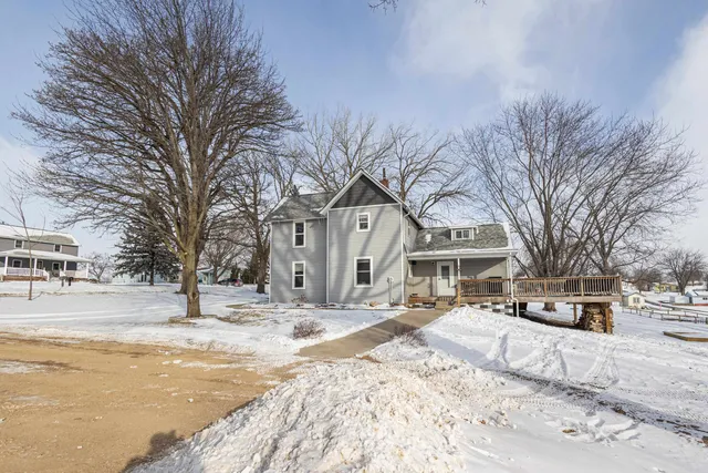 $289,900 | 94 County J, Benton, WI 53803
