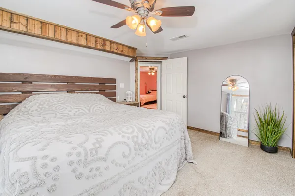 $279,900 | 94 County J, Benton, WI 53803