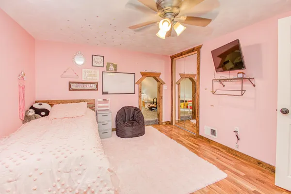 $279,900 | 94 County J, Benton, WI 53803